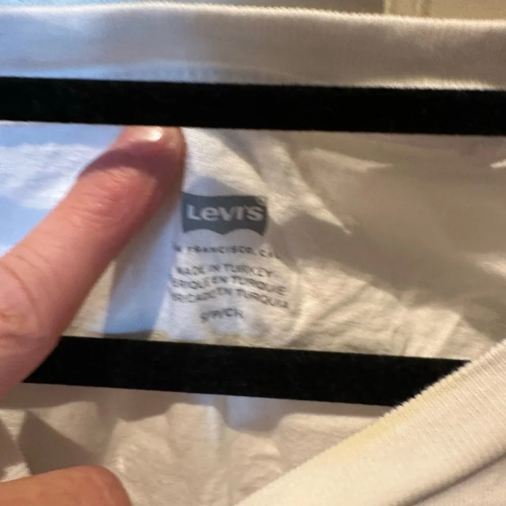 LEVI’S Ladies Women’s Size Small White Tee Shirt Red Blue Palm Tree Logo - Picture 4 of 4